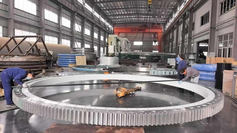 Heavy-Duty Slewing Rings for Marine Application